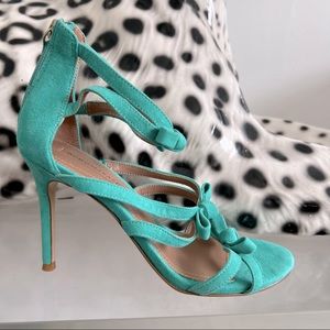 Wow- BCBG max azria suede turquoise bow sandals